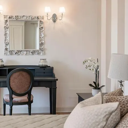 Apt24 - Luxury Lakefront Onassis Σιρμιόνε