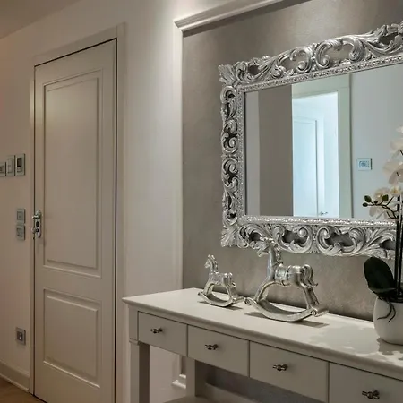 Apt24 - Luxury Lakefront Onassis Σιρμιόνε