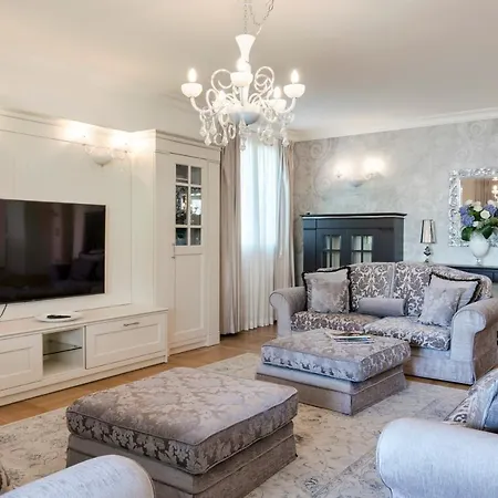 Apt24 - Luxury Lakefront Onassis 别墅 *