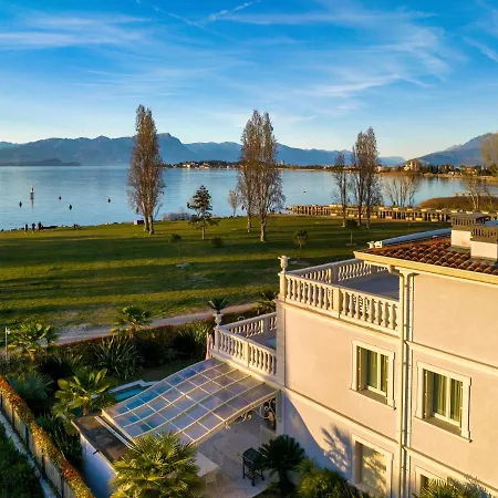 Apt24 - Luxury Lakefront Onassis Villa