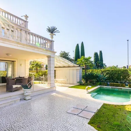Villa Apt24 - Luxury Lakefront Onassis