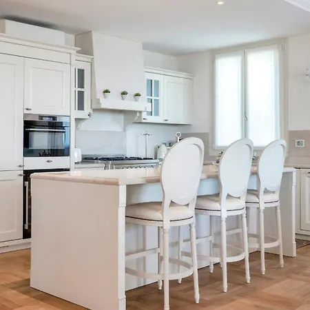 Villa Apt24 - Luxury Lakefront Onassis