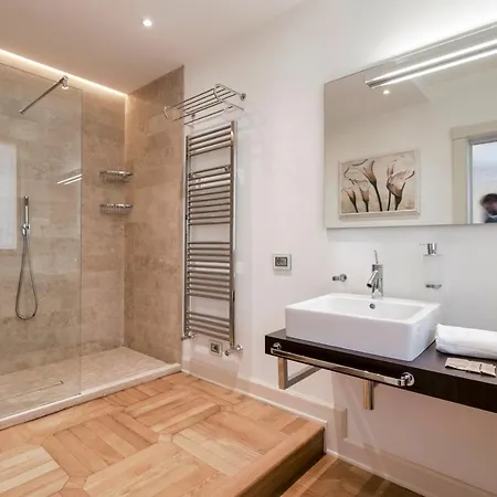 Apt24 - Luxury Lakefront Onassis *