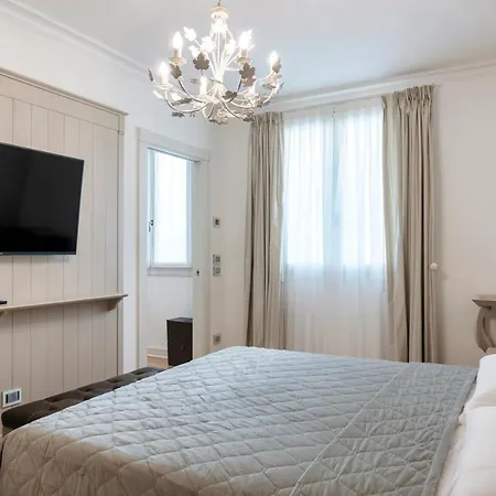 Apt24 - Luxury Lakefront Onassis Sirmione