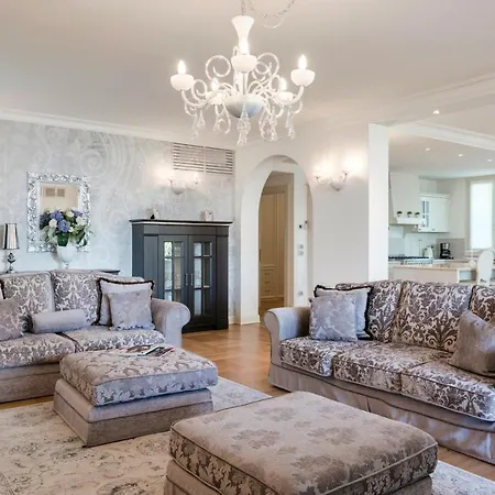 Apt24 - Luxury Lakefront Onassis