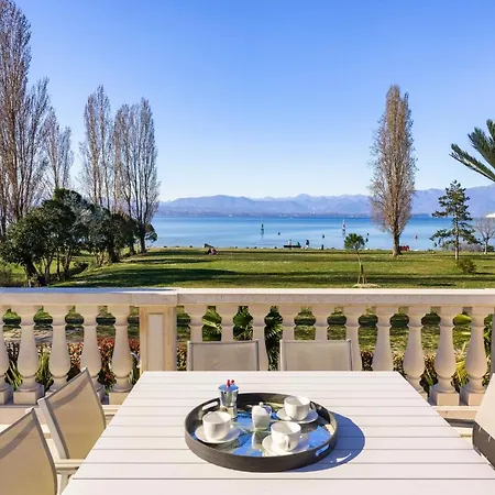 Apt24 - Luxury Lakefront Onassis *