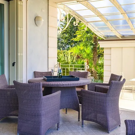 Apt24 - Luxury Lakefront Onassis *