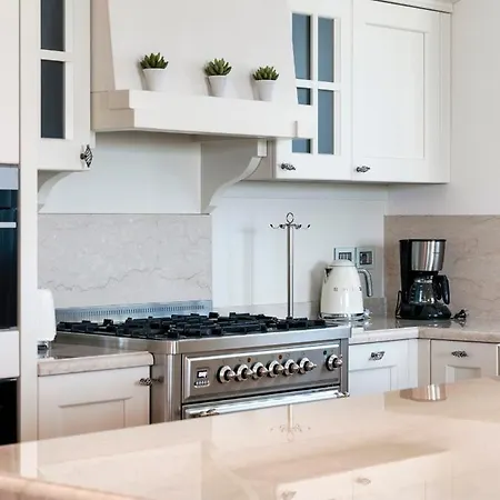 Villa Apt24 - Luxury Lakefront Onassis