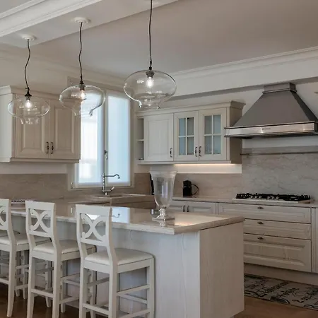 Villa Apt24 - Luxury Lakefront Onassis