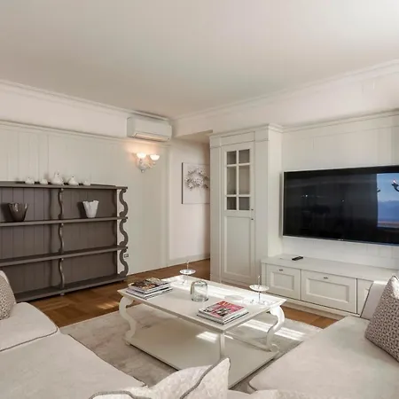Villa Apt24 - Luxury Lakefront Onassis *