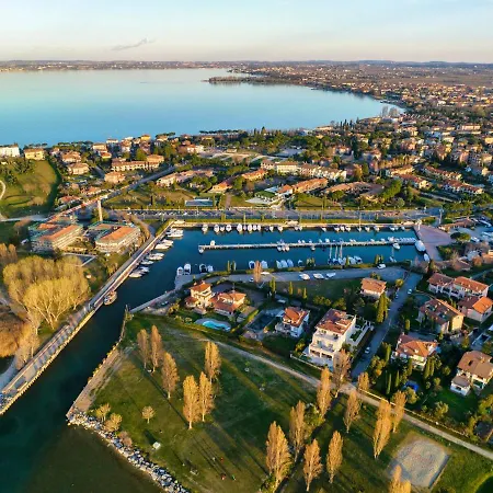 Villa Apt24 - Luxury Lakefront Onassis *