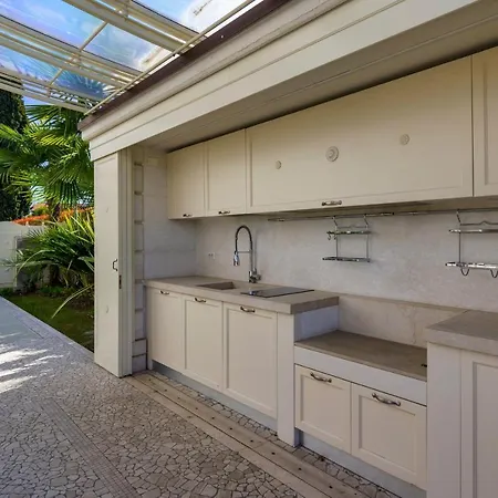 Apt24 - Luxury Lakefront Onassis