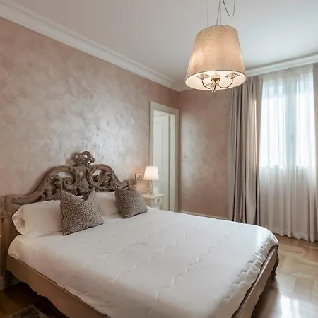 Apt24 - Luxury Lakefront Onassis *