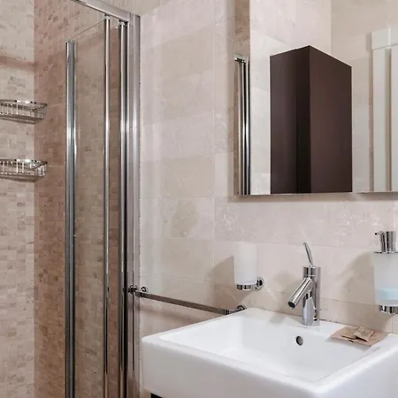 Apt24 - Luxury Lakefront Onassis